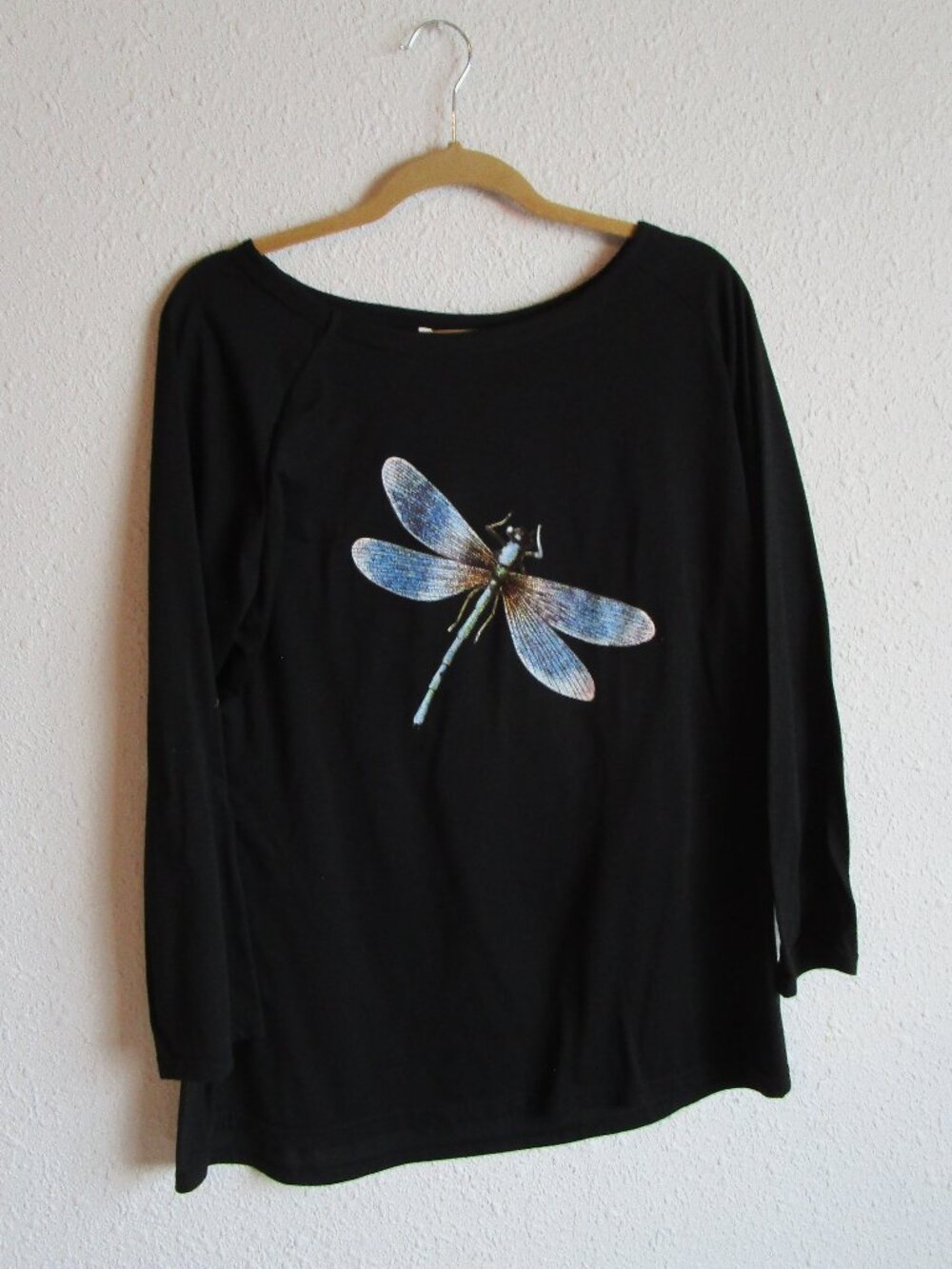 Black 3/4 sleeve round neck w dragonfly. 2X